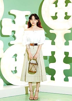 Kang Mi-na